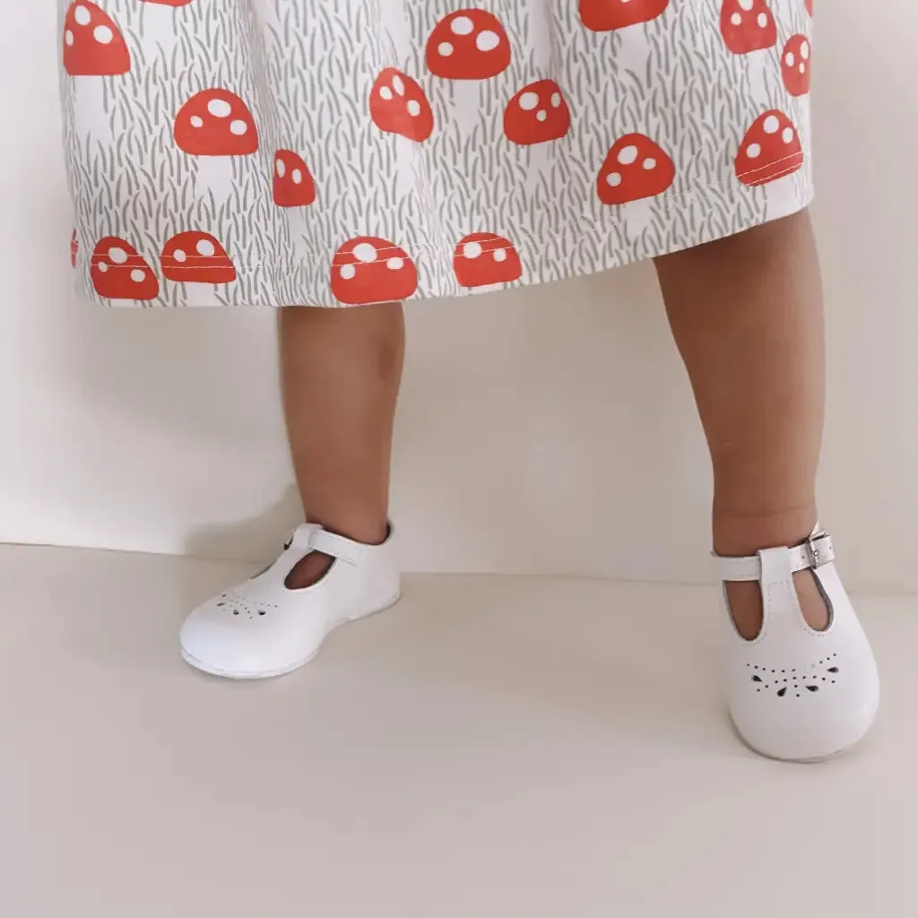 Narrow - fit kids' shoes Alison T-Strap - White