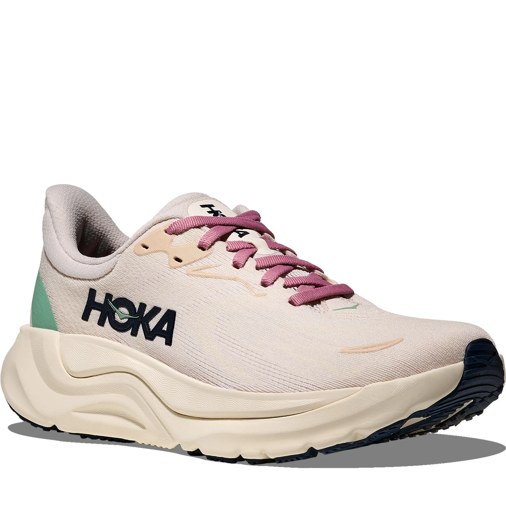 Arahi 8 running on a clay track shoes