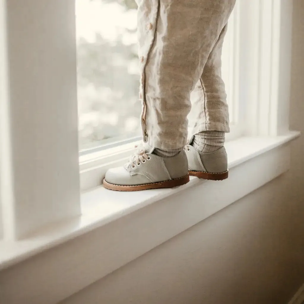 Strong Stitching Artie Saddle - Dove Grey