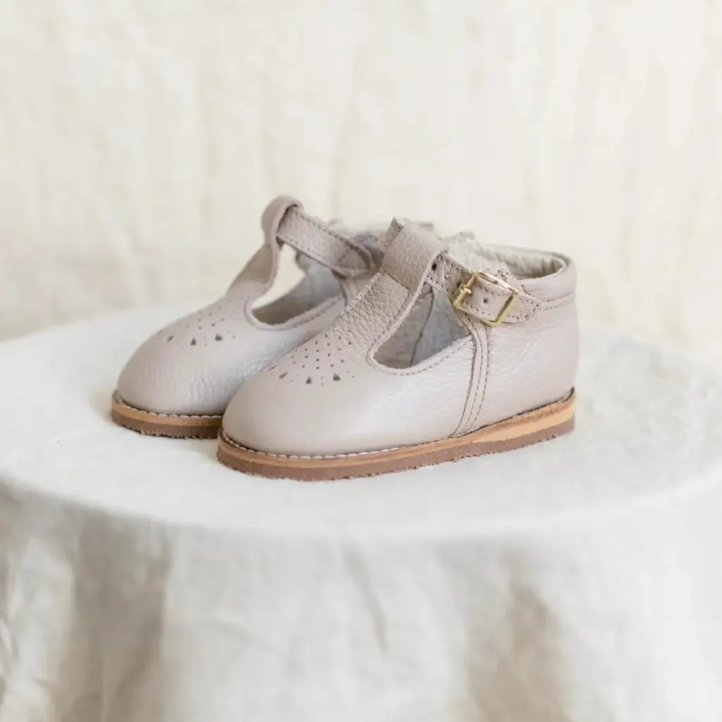 Trendy kids' styles Kids' outdoor shoes Greta T-Strap - Sand