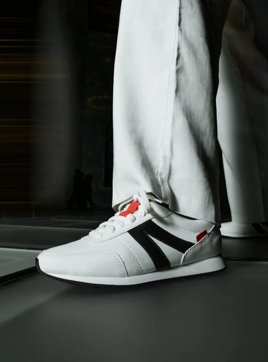 WOMEN'S MILAN running in a playground shoes