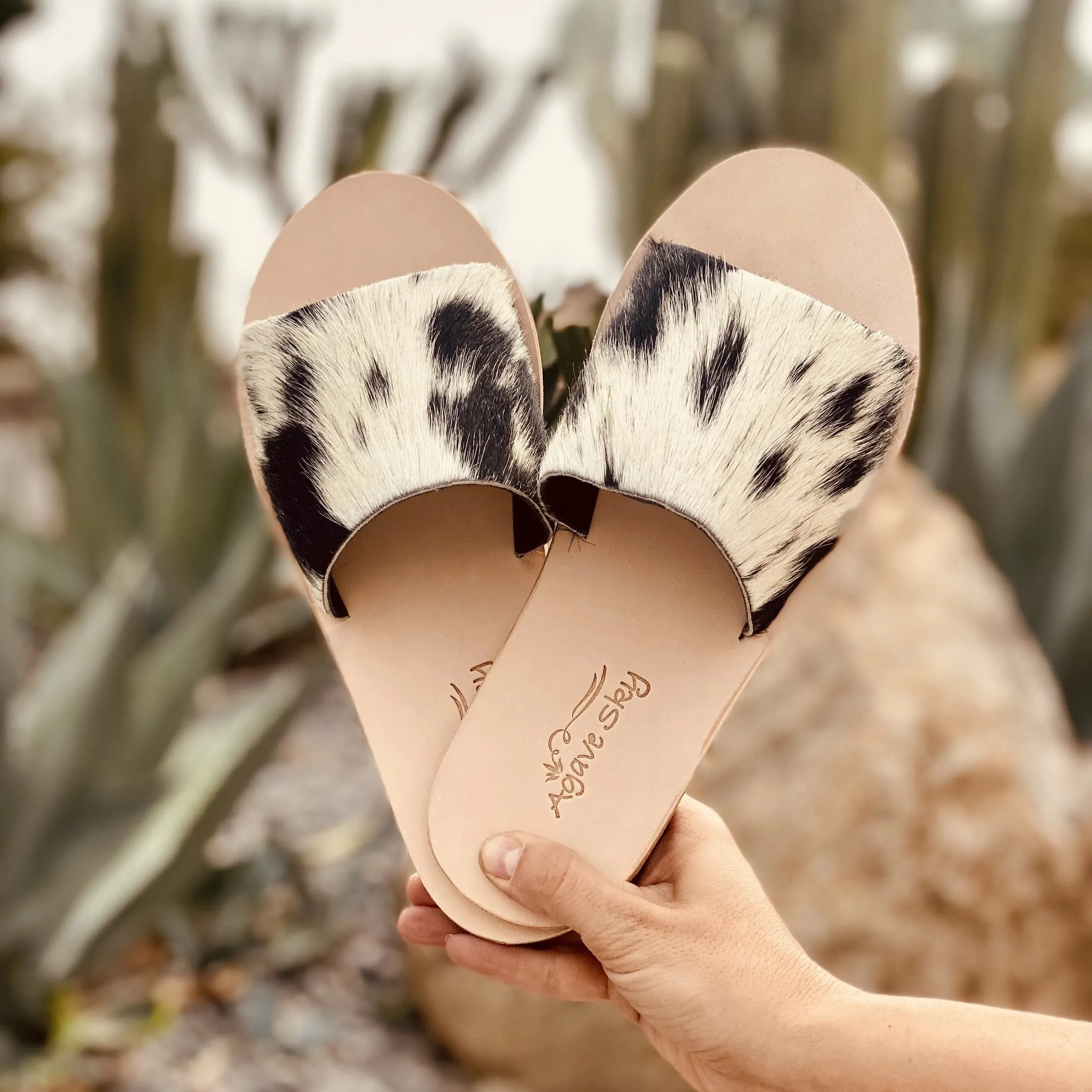 Fashionable Beach Footwear Travel Footwear Nadia Cowhide - Salt & Pepper