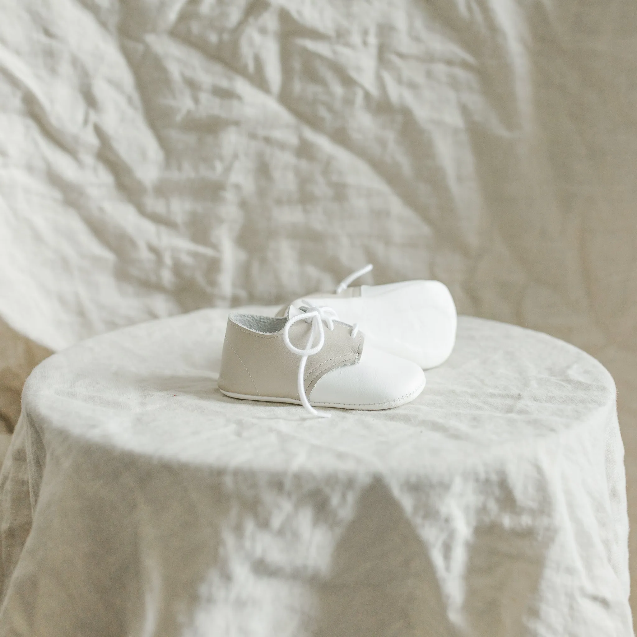 Soft Soled Oxford - White/Ecru Matte Base