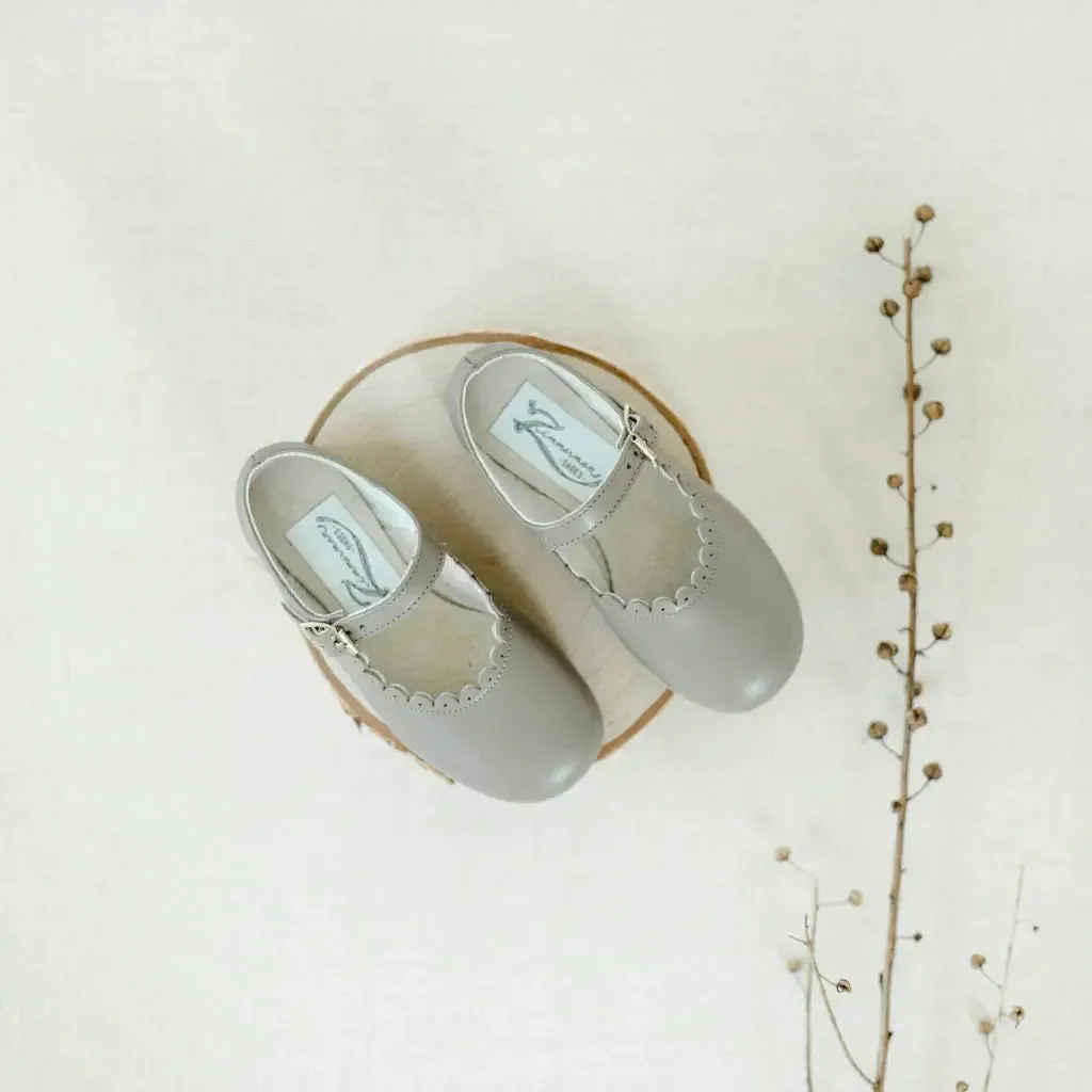 Flexible Sole Scalloped Mary Jane - Graphite