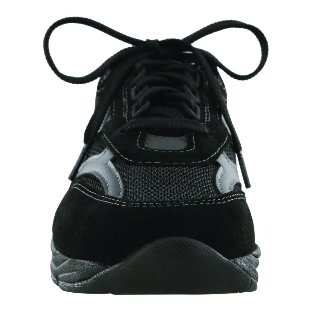 Tour Mesh - Black running in a ski lift area shoes