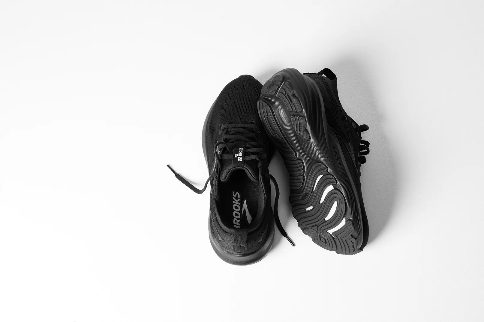 Women's Glycerin 22 - Black / Black / Ebony running with a removable insole morning runs